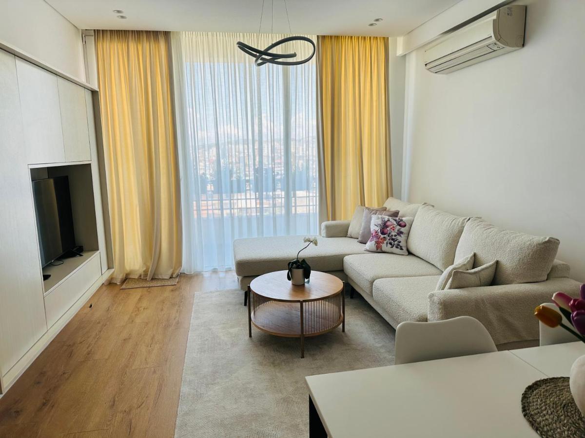 Madalin Seaside Apartment Vlore Bagian luar foto