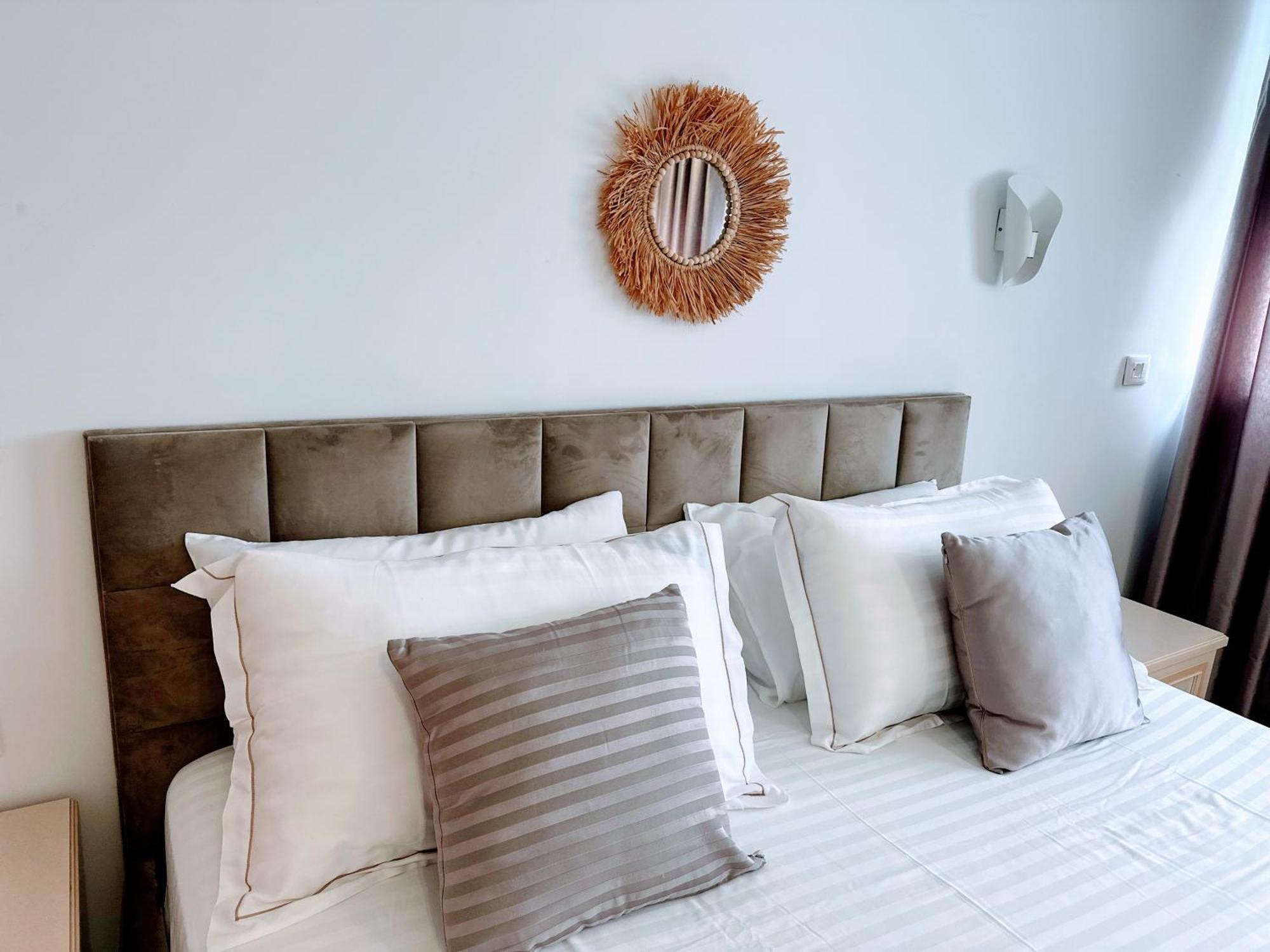 Madalin Seaside Apartment Vlore Bagian luar foto
